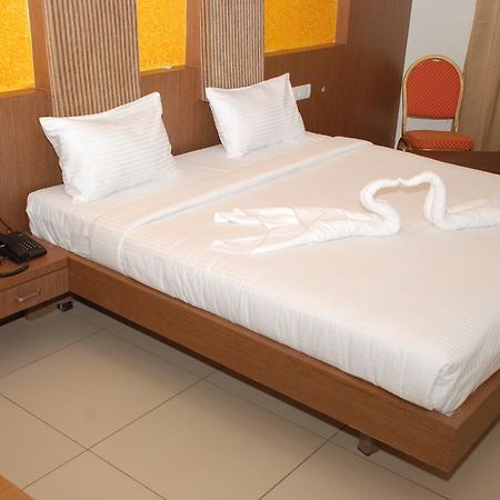 Hotel Pla Amrith Inn Tiruchirappalli Exterior foto