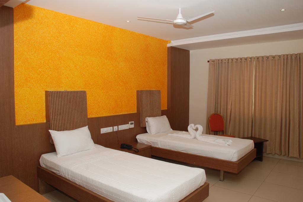 Hotel Pla Amrith Inn Tiruchirappalli Exterior foto