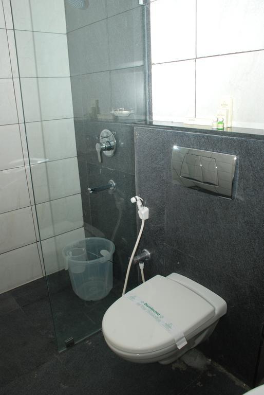 Hotel Pla Amrith Inn Tiruchirappalli Exterior foto