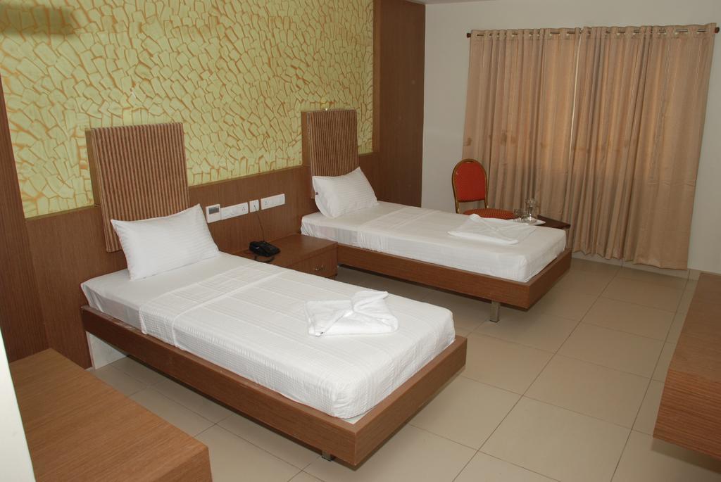 Hotel Pla Amrith Inn Tiruchirappalli Exterior foto