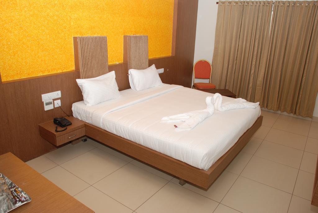 Hotel Pla Amrith Inn Tiruchirappalli Exterior foto