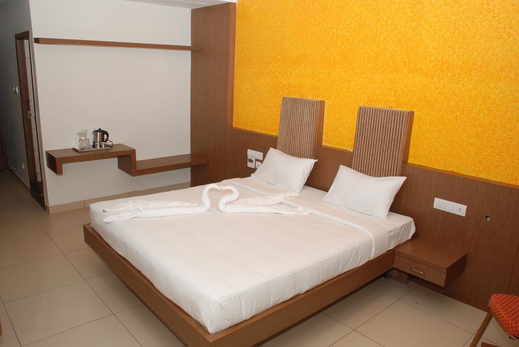Hotel Pla Amrith Inn Tiruchirappalli Exterior foto
