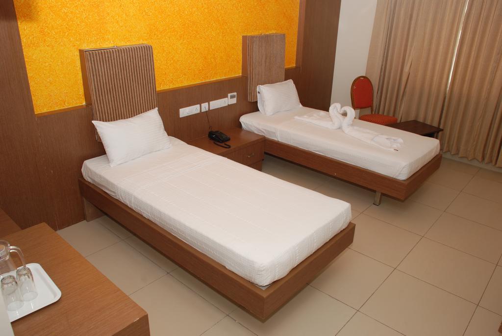 Hotel Pla Amrith Inn Tiruchirappalli Exterior foto