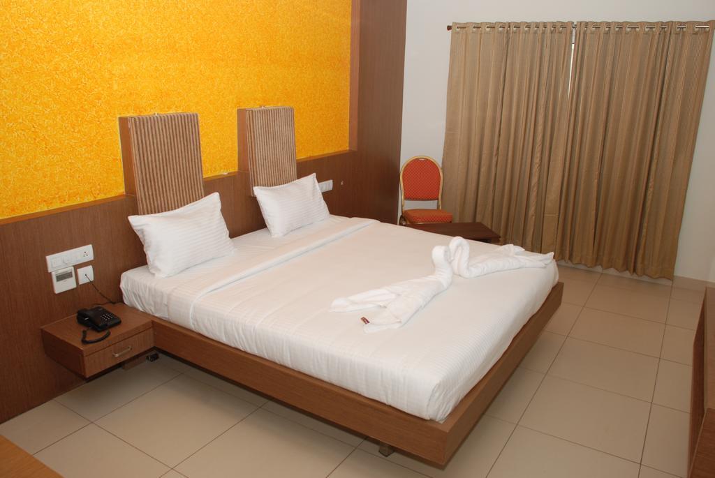 Hotel Pla Amrith Inn Tiruchirappalli Exterior foto