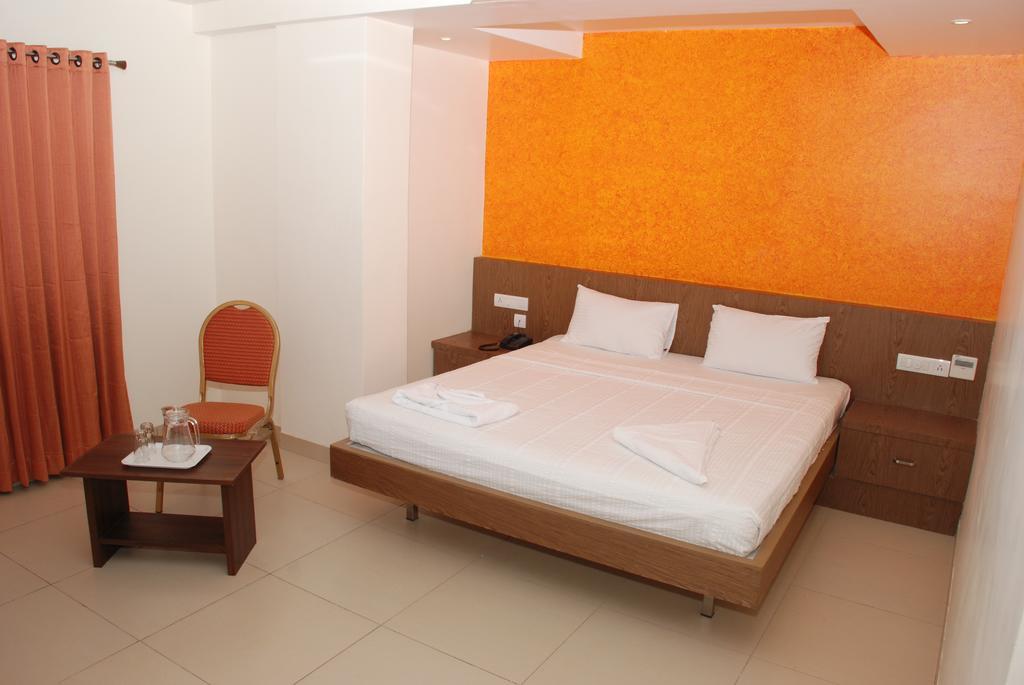 Hotel Pla Amrith Inn Tiruchirappalli Exterior foto