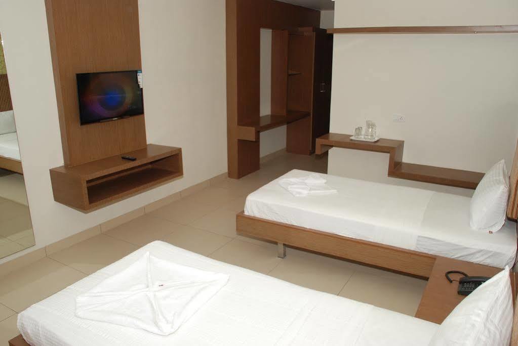 Hotel Pla Amrith Inn Tiruchirappalli Exterior foto