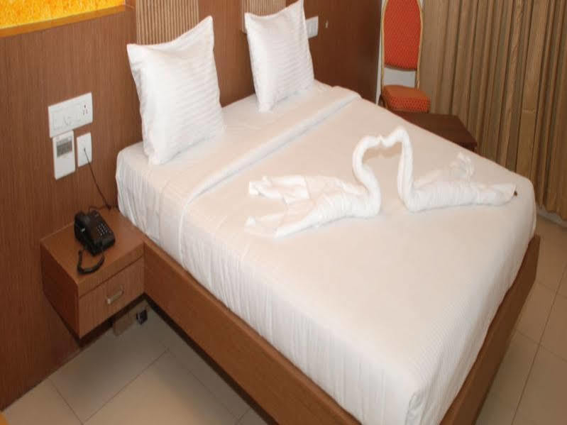 Hotel Pla Amrith Inn Tiruchirappalli Exterior foto